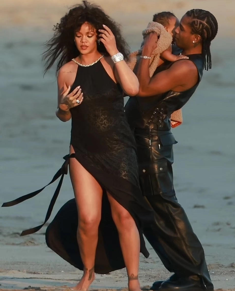 Rihanna tiết lộ tin vui 