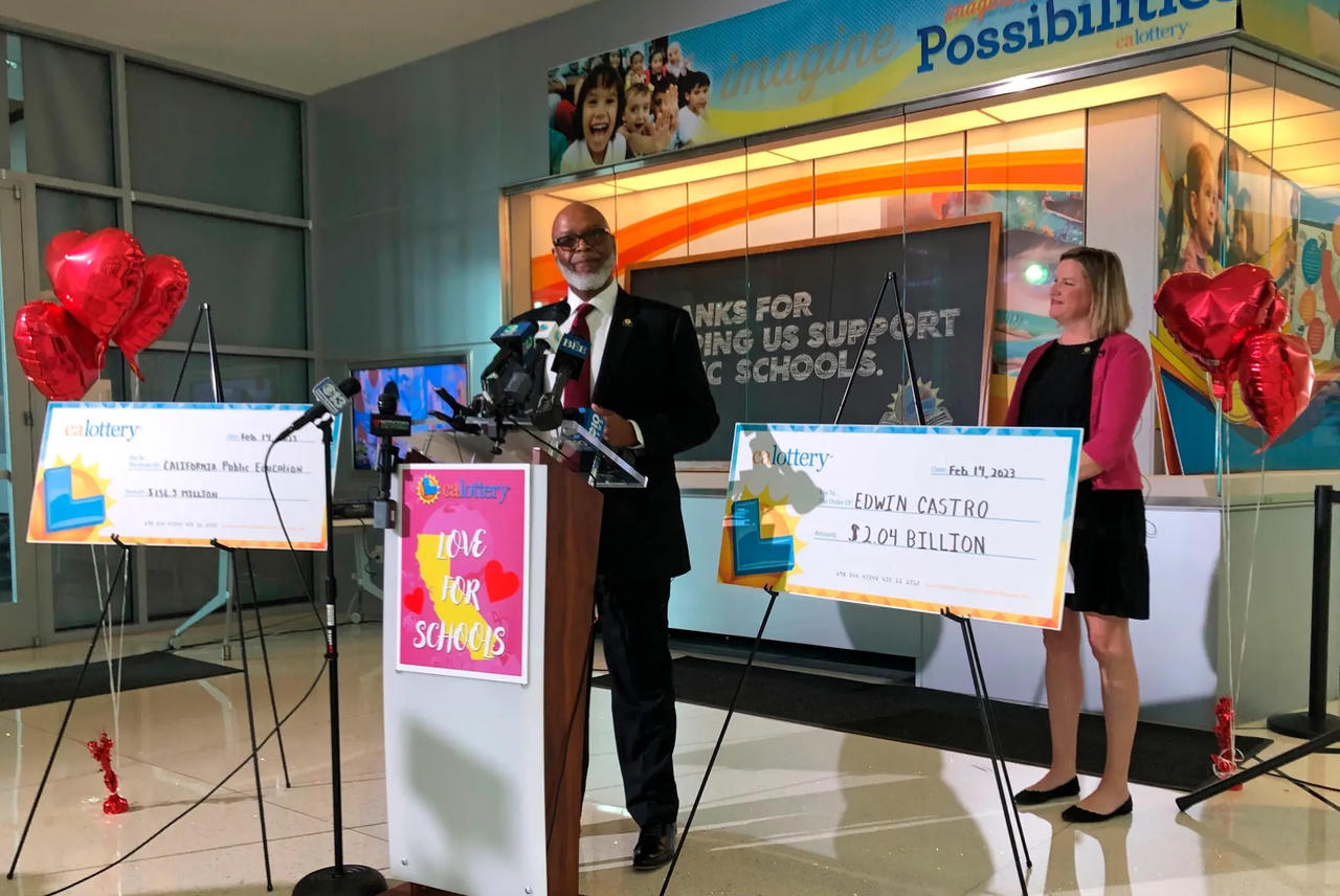 Người trúng giải xổ số lớn nhất Mỹ mua biệt thự thứ hai