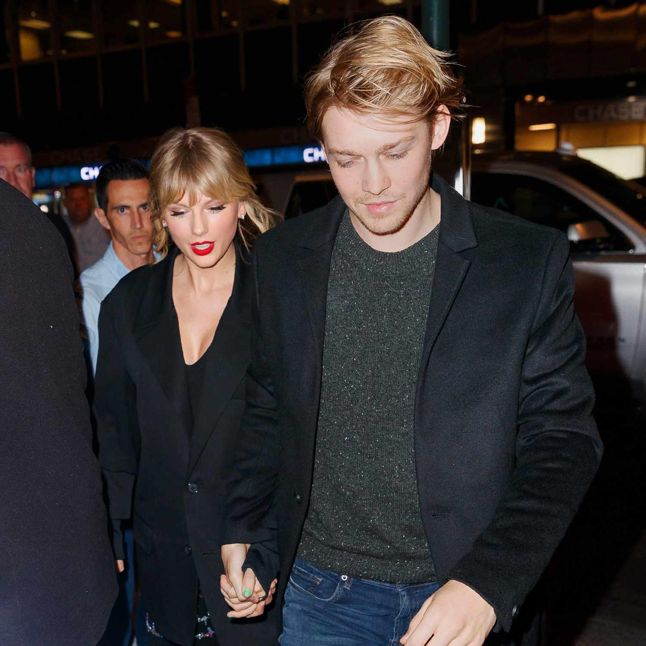 Nguyên nhân Taylor Swift chia tay bạn trai lâu năm