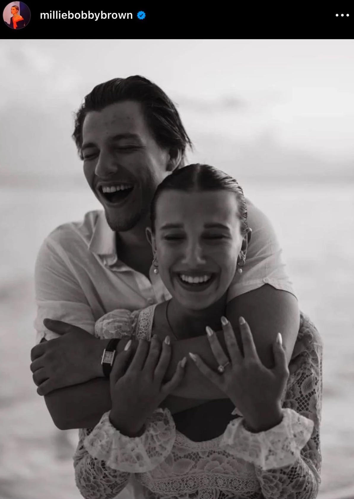 Ngôi sao 'Stranger Things' Millie Bobby Brown đính hôn ở tuổi 19