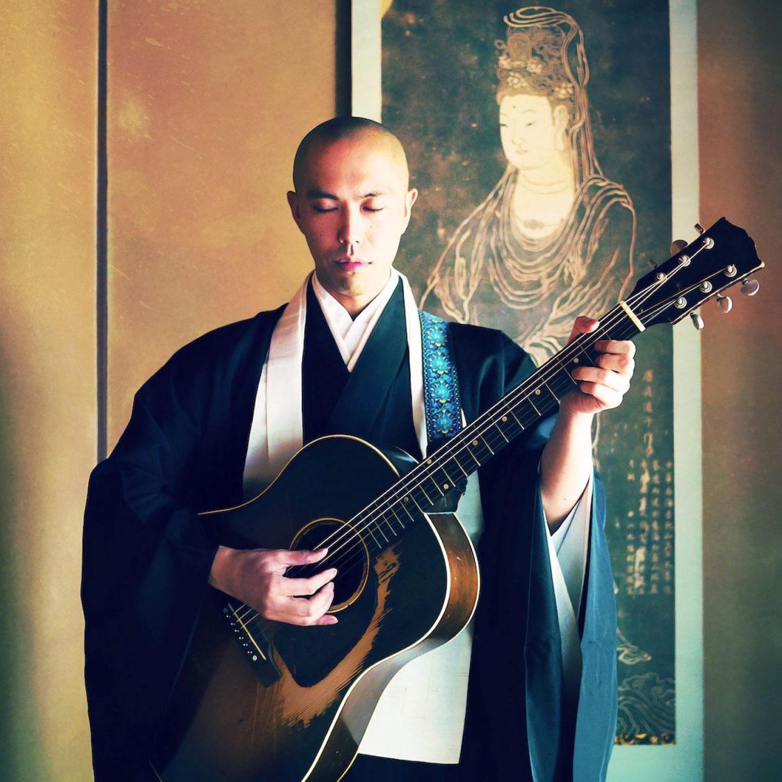 Sư thầy hát nhạc Phật phong cách rock