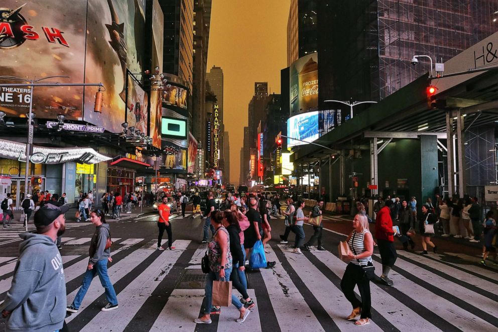 Cháy rừng ở Canada, New York chìm trong khói mù