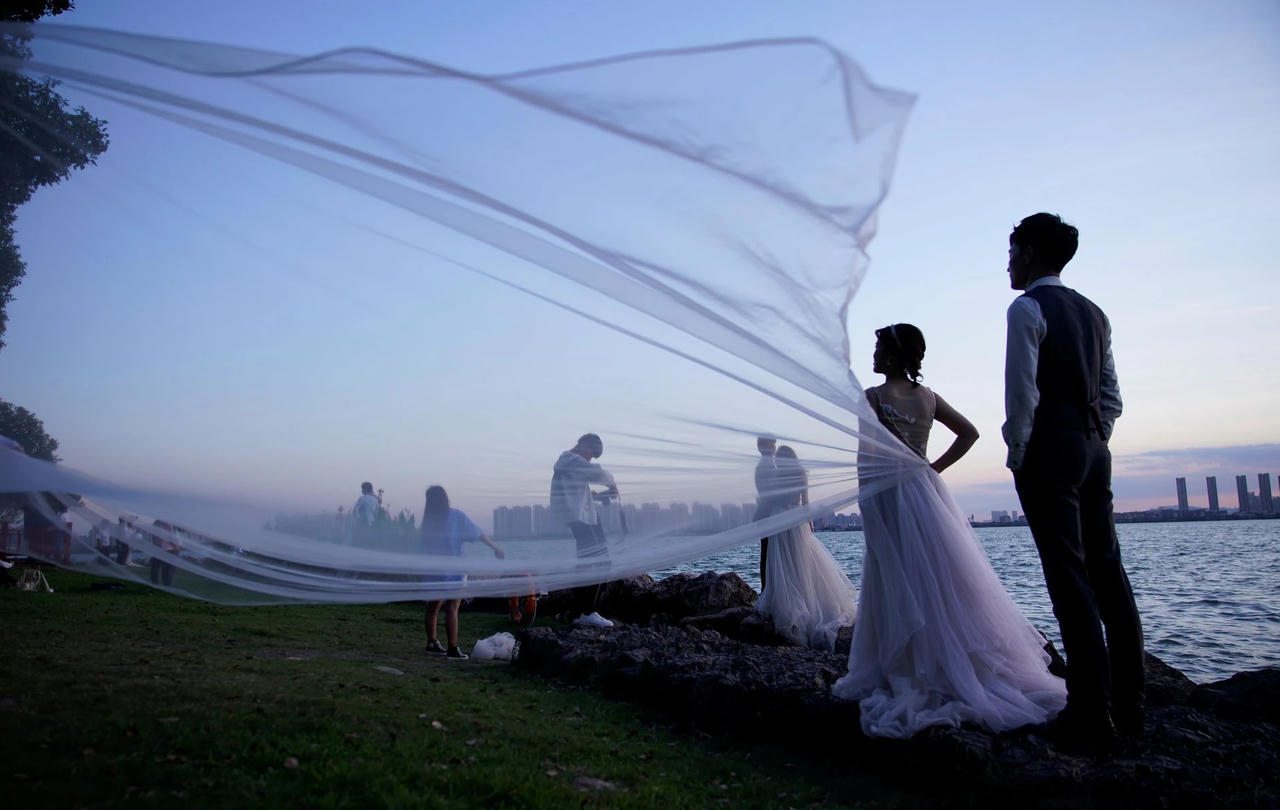 Số người đăng ký kết hôn của Trung Quốc giảm kỷ lục