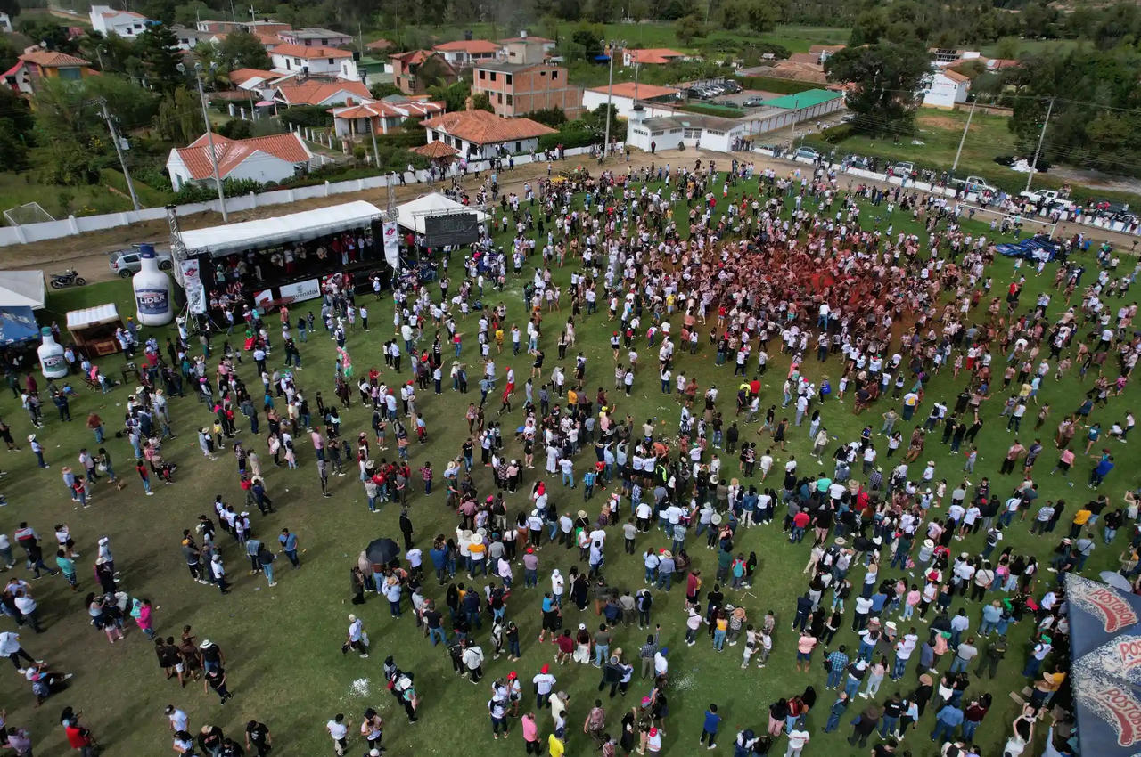 Hình ảnh Lễ hội Cà chua nổi tiếng nhất thế giới tại Columbia