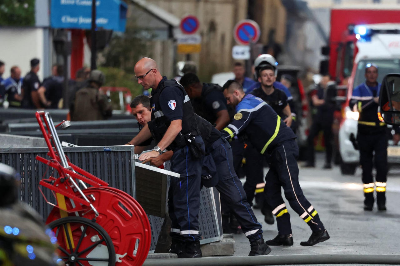 Nổ lớn ở Paris khiến ít nhất 37 người bị thương