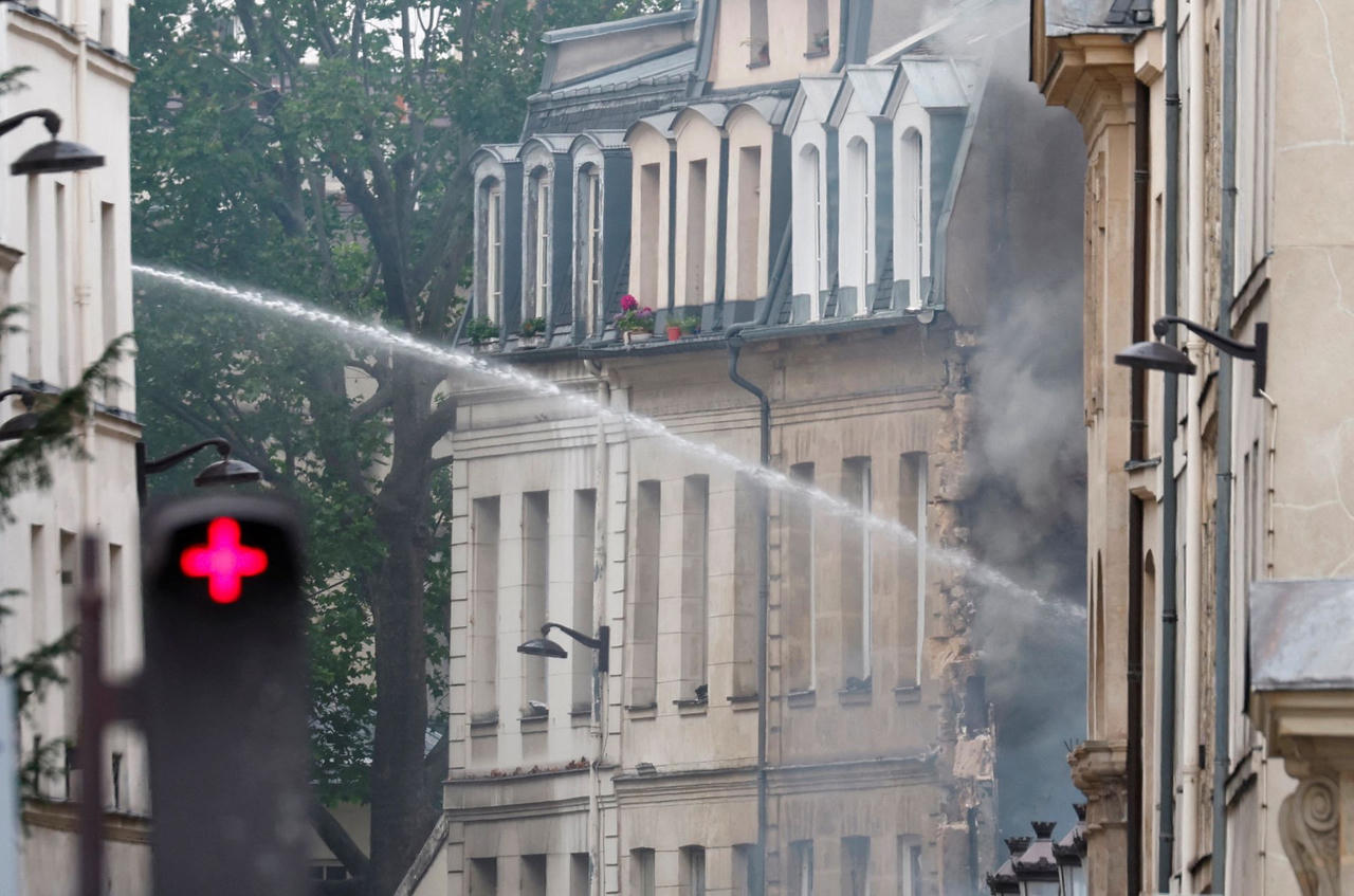 Nổ lớn ở Paris khiến ít nhất 37 người bị thương