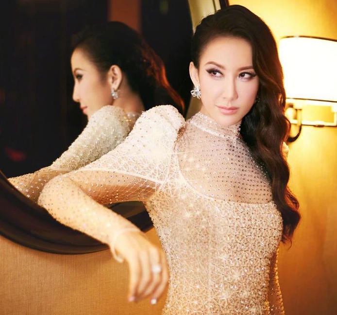 Diva Coco Lee qua đời 