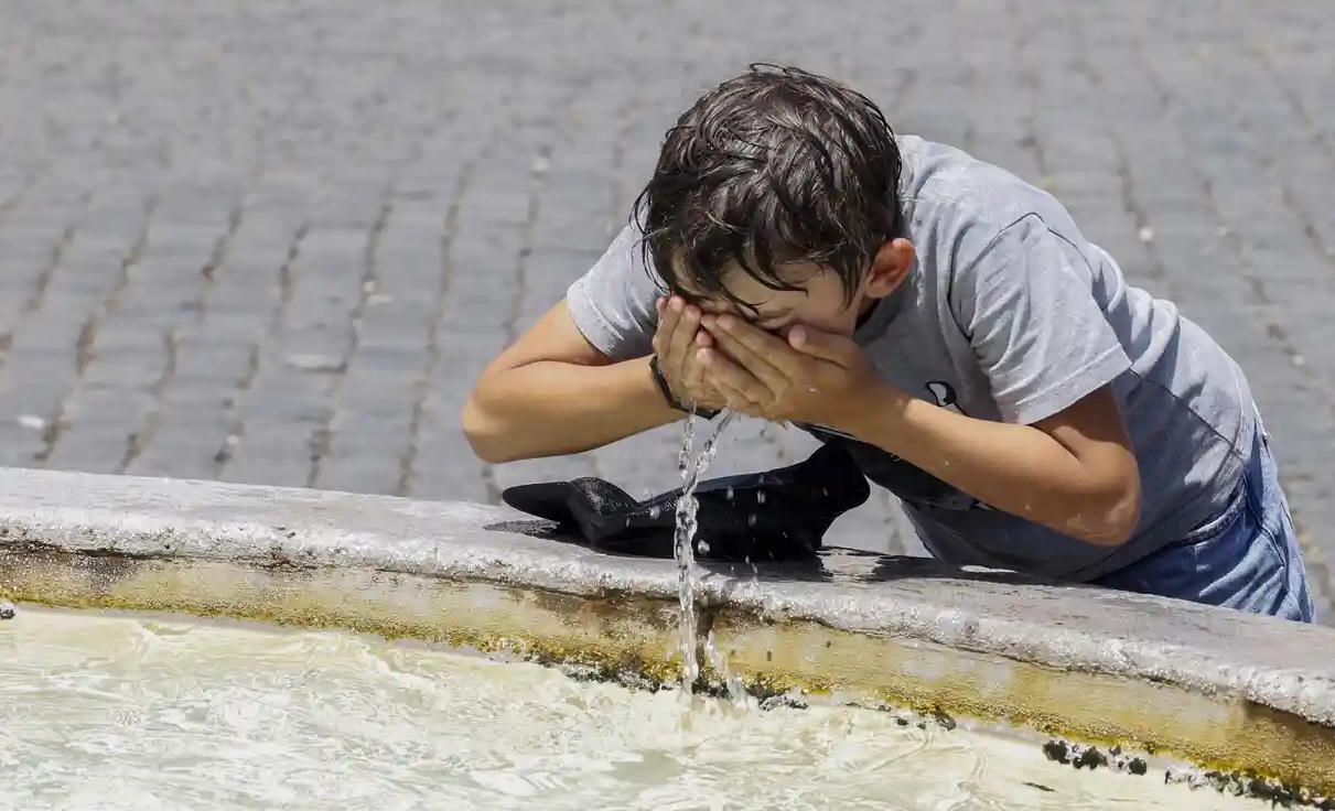 Italy ban bố báo động đỏ về thời tiết nắng nóng tại 16 thành phố
