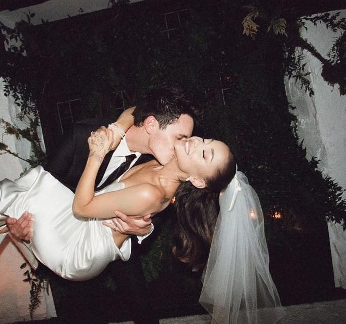 Ariana Grande chuẩn bị ly hôn chồng?