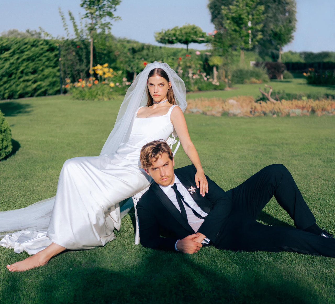 Cựu thiên thần nội y Barbara Palvin cưới diễn viên Dylan Sprouse