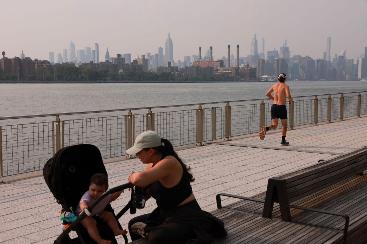 Khói, bão nhiệt đới và nắng nóng đồng thời 'tấn công' Mỹ