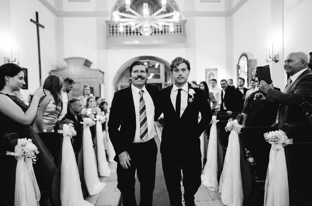 Cựu thiên thần nội y Barbara Palvin cưới diễn viên Dylan Sprouse