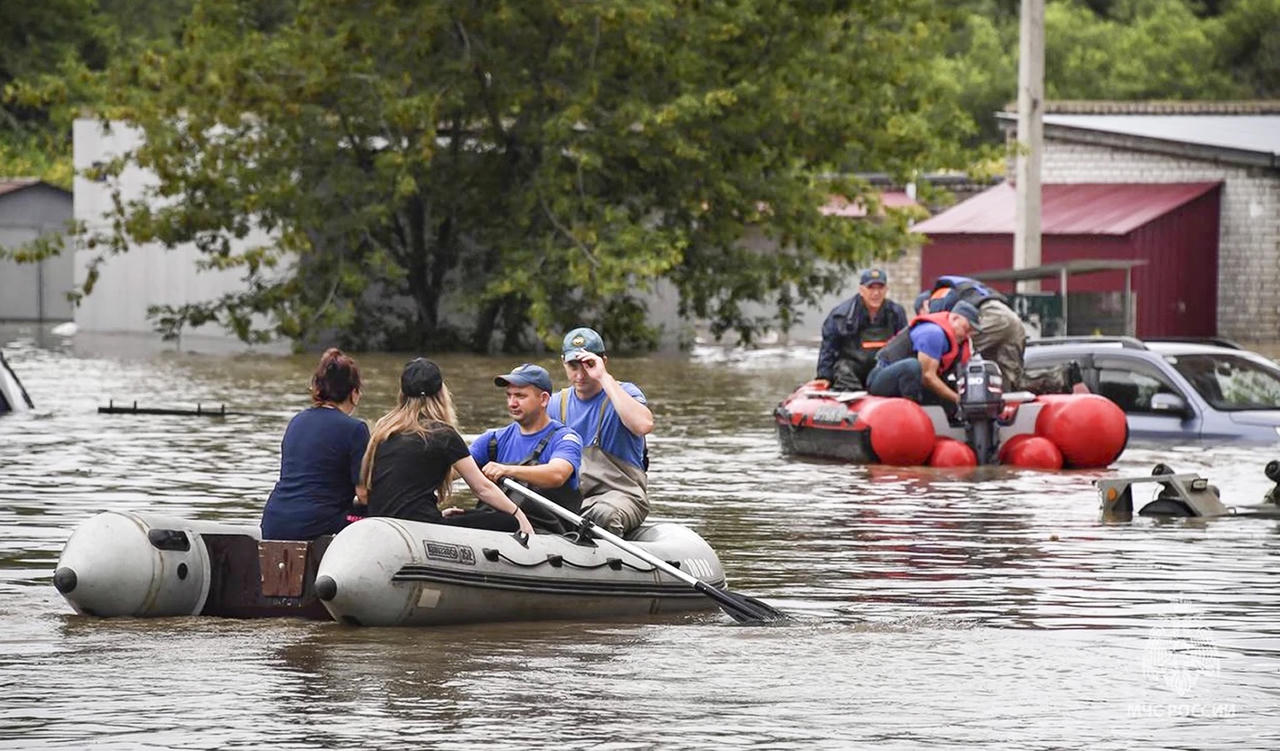 Bão Khanun quét qua vùng Viễn Đông của Nga, hơn 2.000 người phải sơ tán