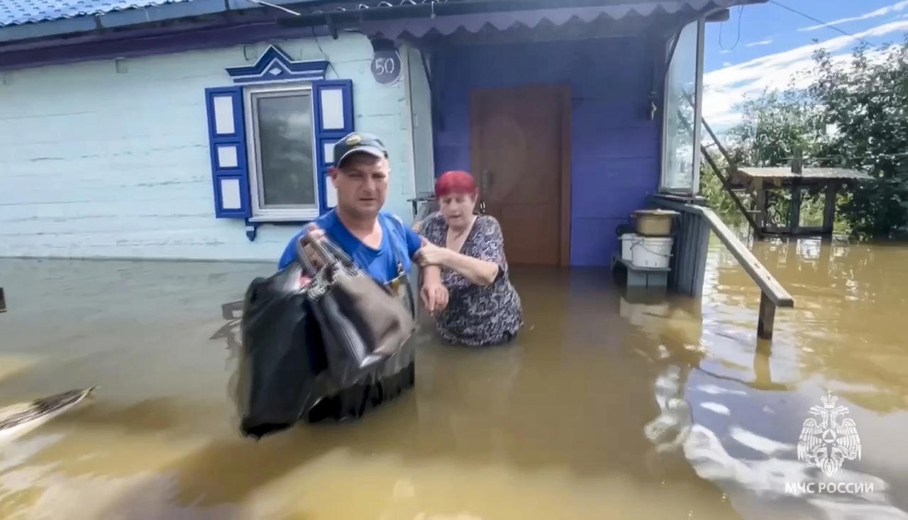 Bão Khanun quét qua vùng Viễn Đông của Nga, hơn 2.000 người phải sơ tán