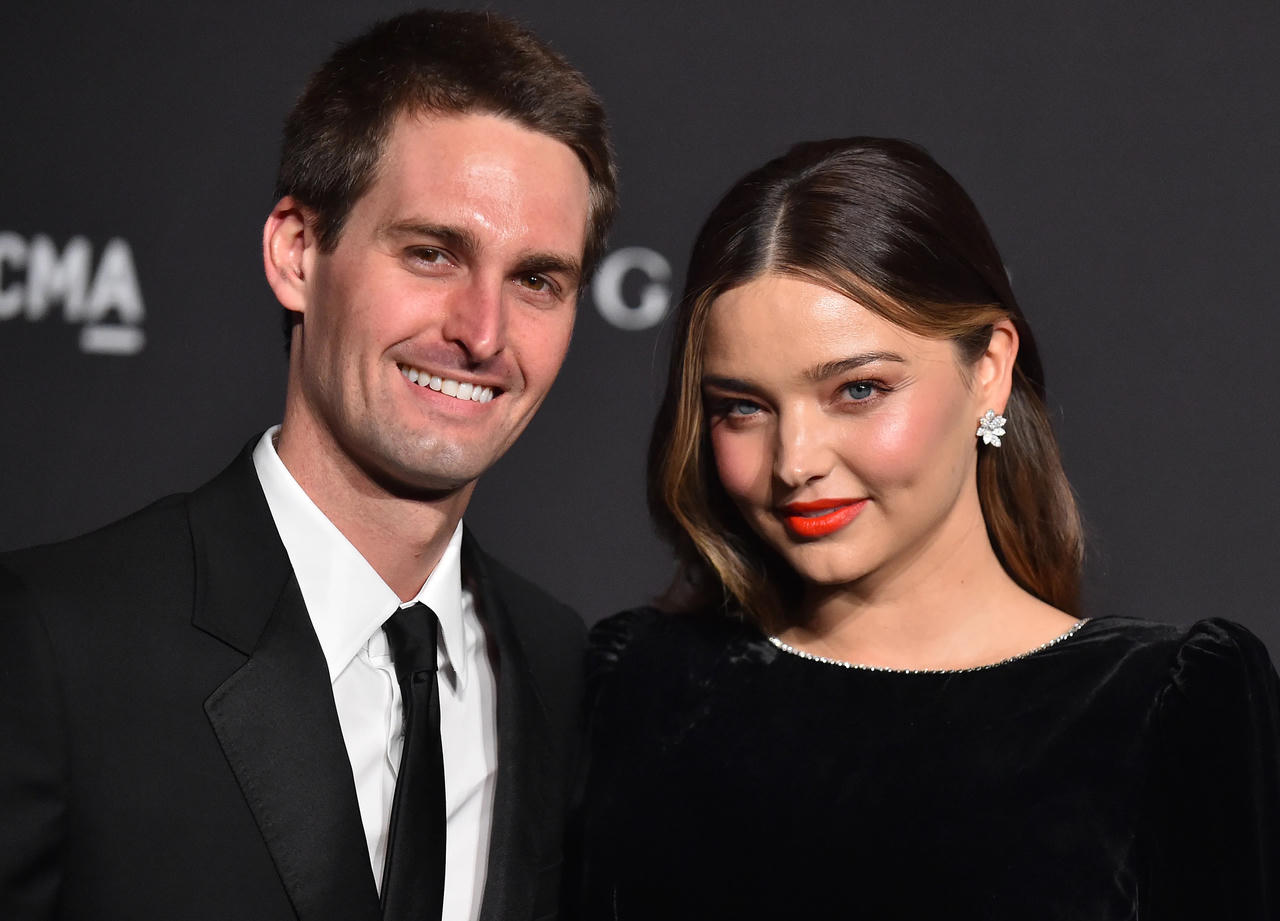 Siêu mẫu Miranda Kerr mang bầu lần thứ tư vẫn đẹp rạng ngời