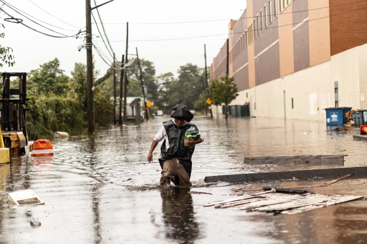 New York (Mỹ) ban bố tình trạng khẩn cấp vì lũ lụt