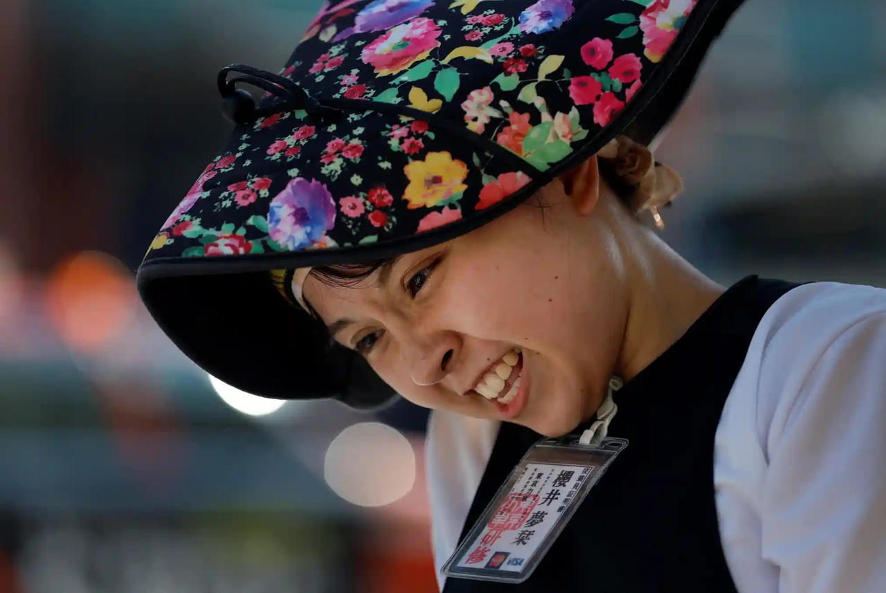 Độc đáo hình ảnh những cô gái Nhật làm nghề kéo xe