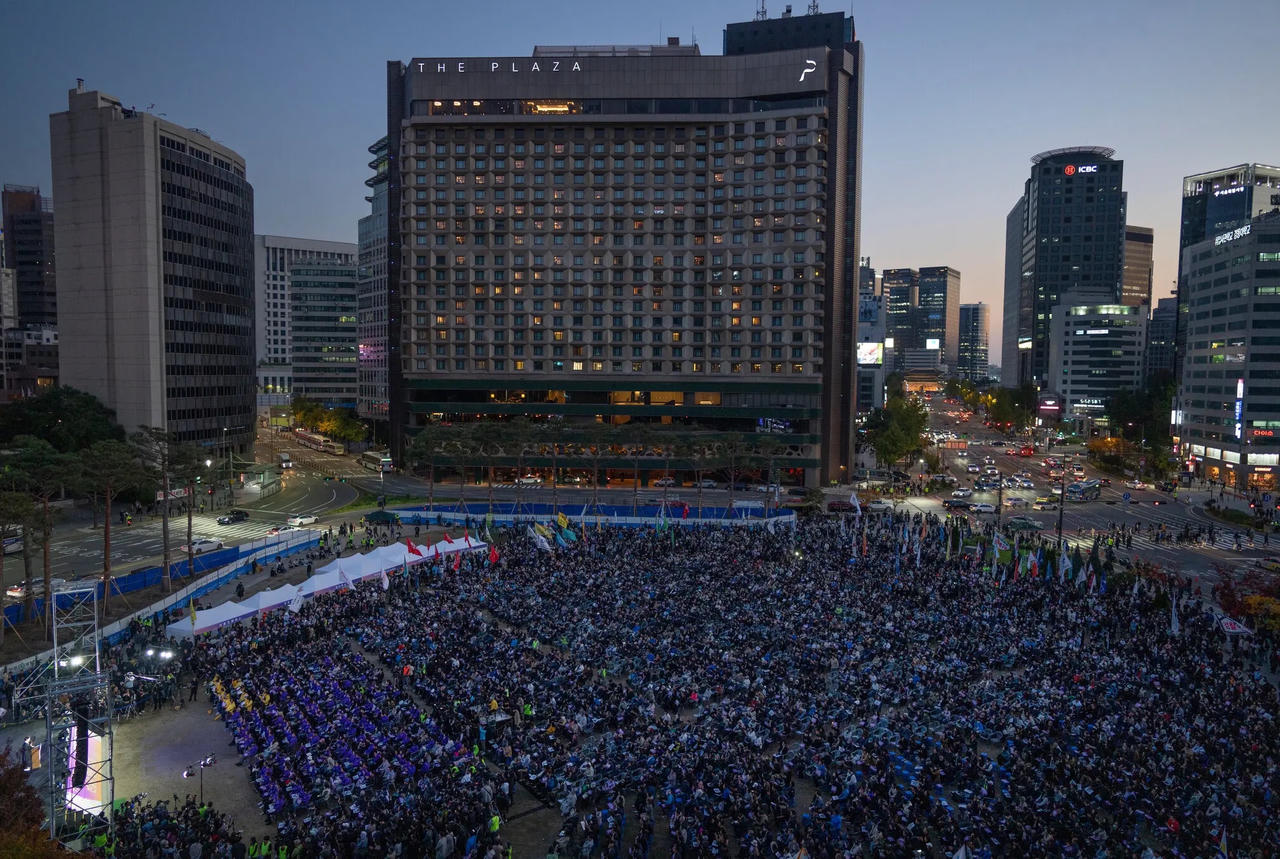 Hình ảnh Hàn Quốc tưởng niệm một năm vụ giẫm đạp Itaewon 