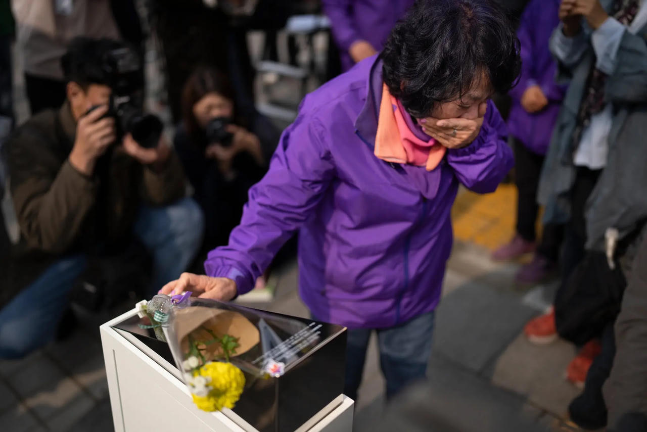 Hình ảnh Hàn Quốc tưởng niệm một năm vụ giẫm đạp Itaewon 