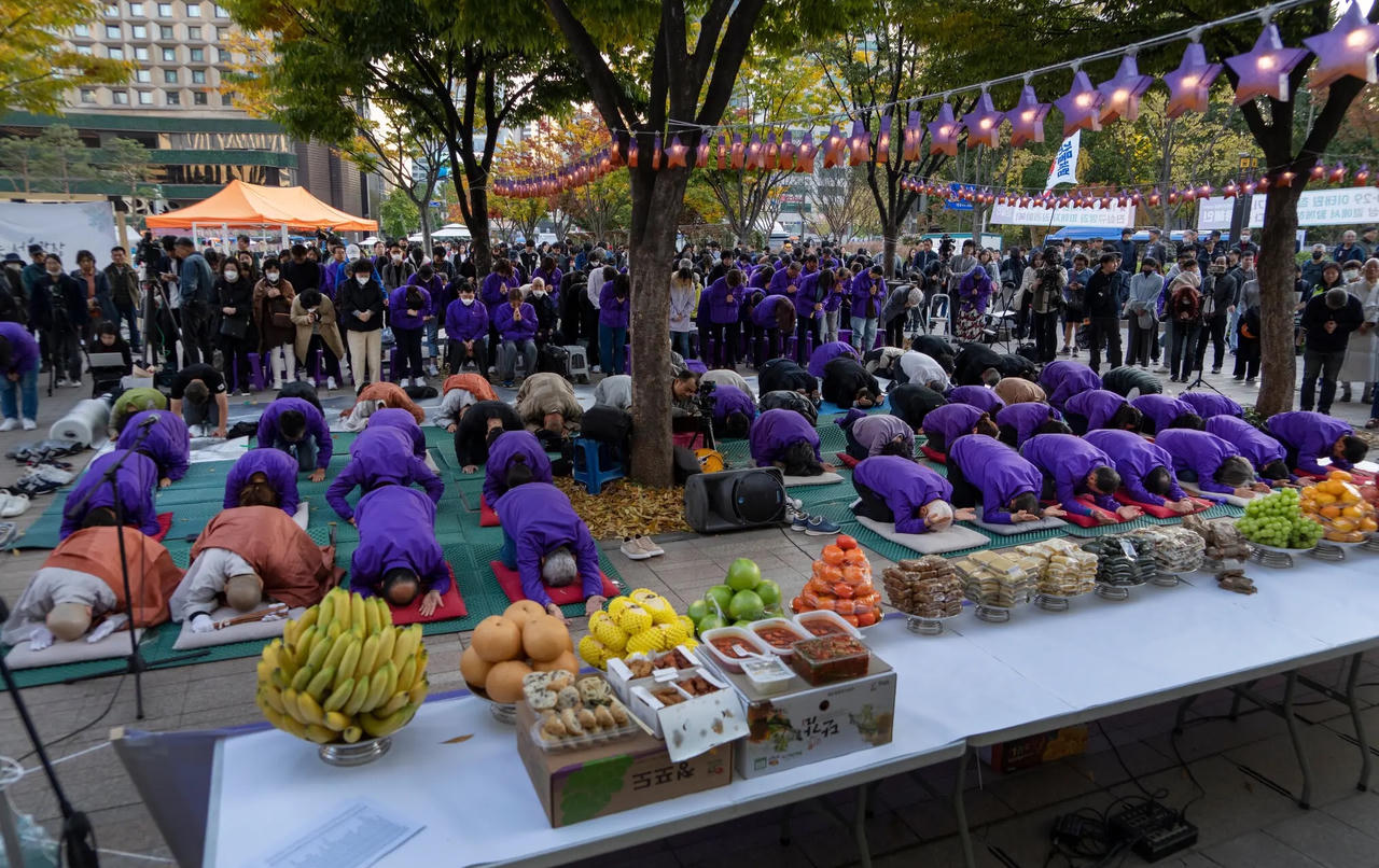 Hình ảnh Hàn Quốc tưởng niệm một năm vụ giẫm đạp Itaewon 