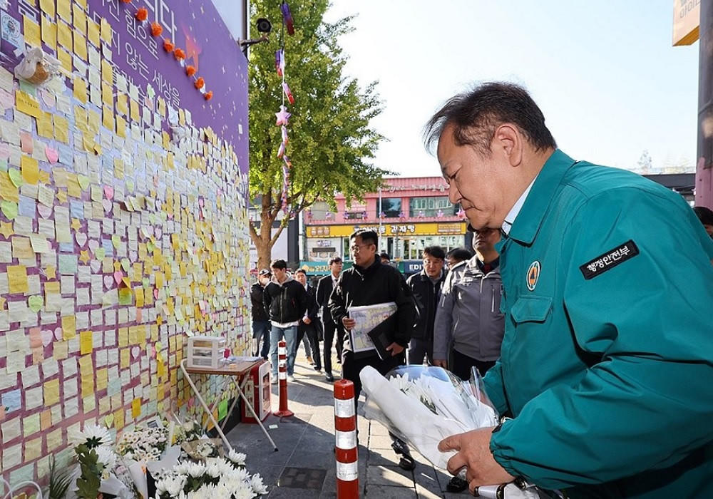 Hình ảnh Hàn Quốc tưởng niệm một năm vụ giẫm đạp Itaewon 