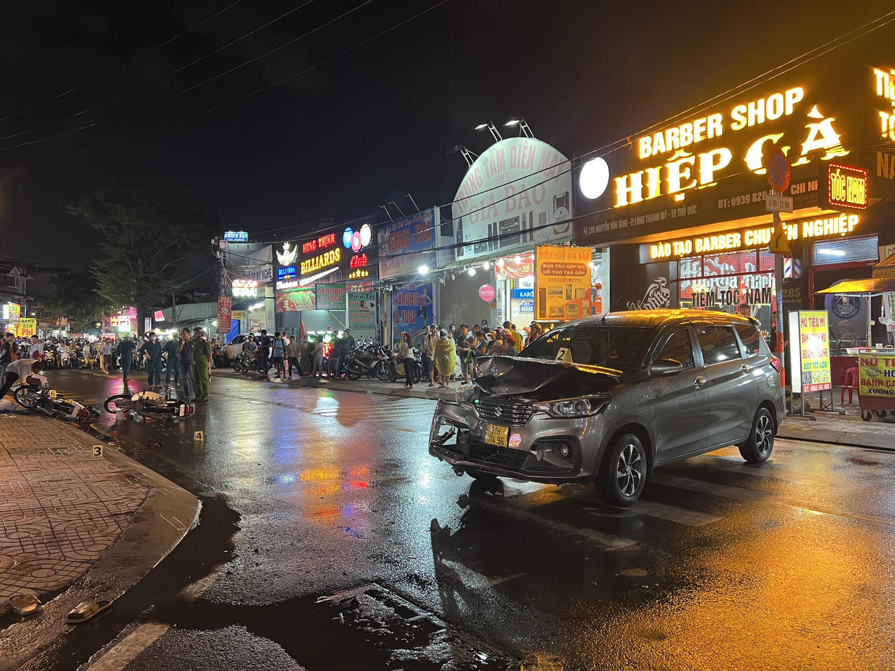 Ô tô tông loạt xe ở TP Thủ Đức, 1 người tử vong, 2 người bị thương