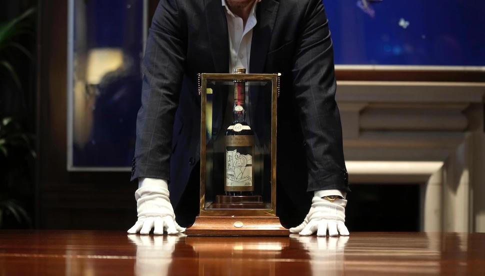 Chai rượu đắt nhất thế giới được bán giá hơn 65 tỷ đồng