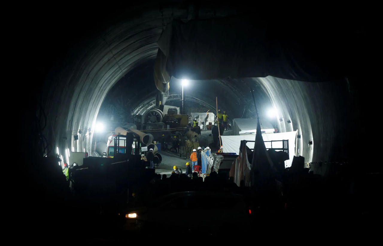 Cứu thành công 41 công nhân mắc kẹt 17 ngày trong đường hầm ở Ấn Độ