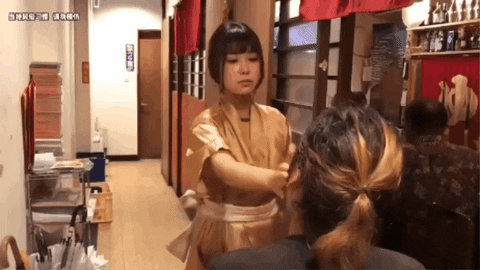 Nhà hàng Nhật Bản cung cấp dịch vụ… ‘ăn tát’