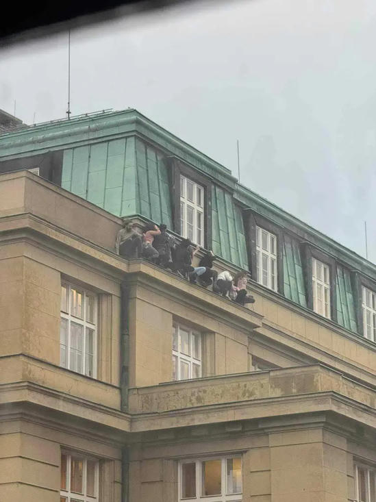 Hé lộ thêm thông tin về nghi phạm xả súng ở Czech khiến 15 người thiệt mạng