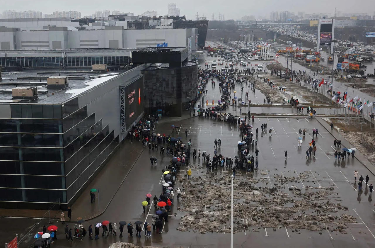 Người dân Nga tưởng niệm các nạn nhân vụ khủng bố nhà hát