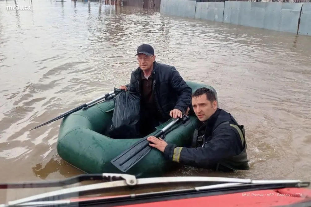 Sơ tán hàng nghìn người do lũ lụt lịch sử ở Nga