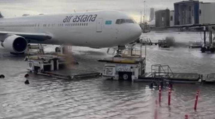 Dubai chìm trong nước 