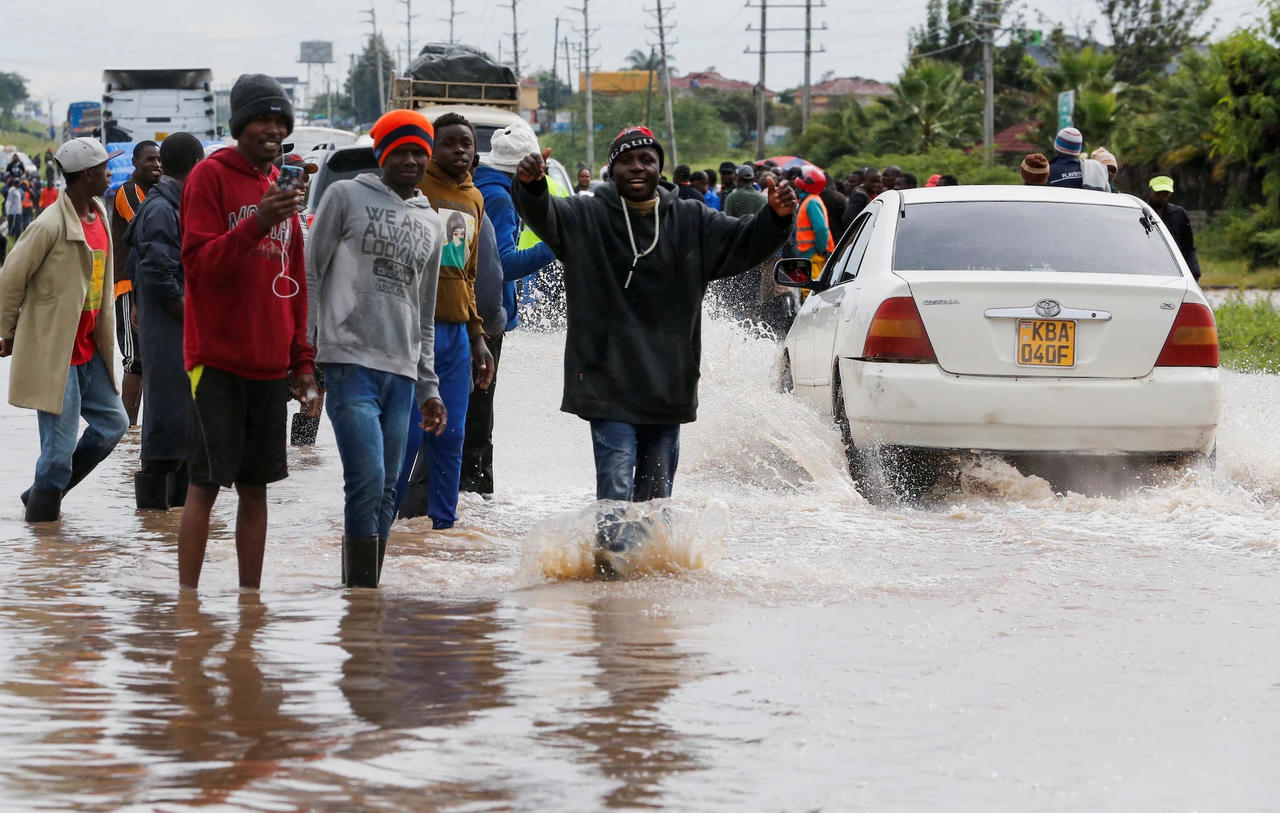 Hình ảnh lũ lụt khiến 181 người thiệt mạng ở Kenya 