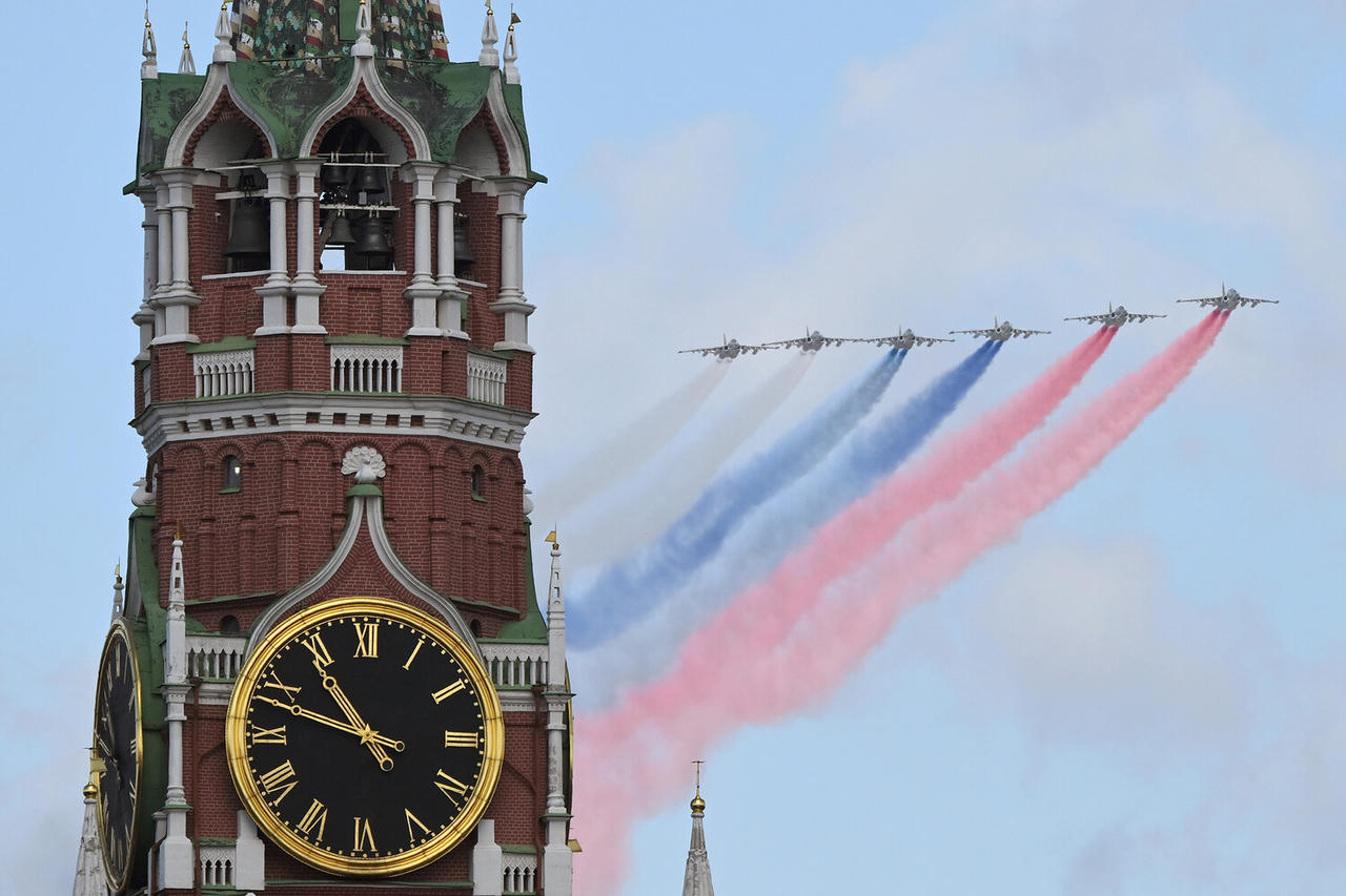 Xem Nga rầm rộ diễn tập duyệt binh mừng Ngày Chiến thắng trên Quảng trường Đỏ