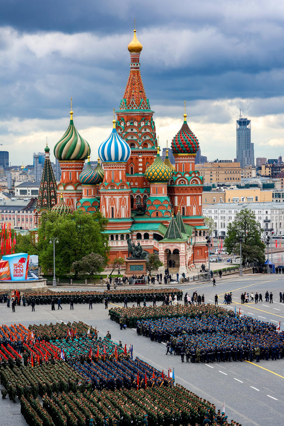 Xem Nga rầm rộ diễn tập duyệt binh mừng Ngày Chiến thắng trên Quảng trường Đỏ