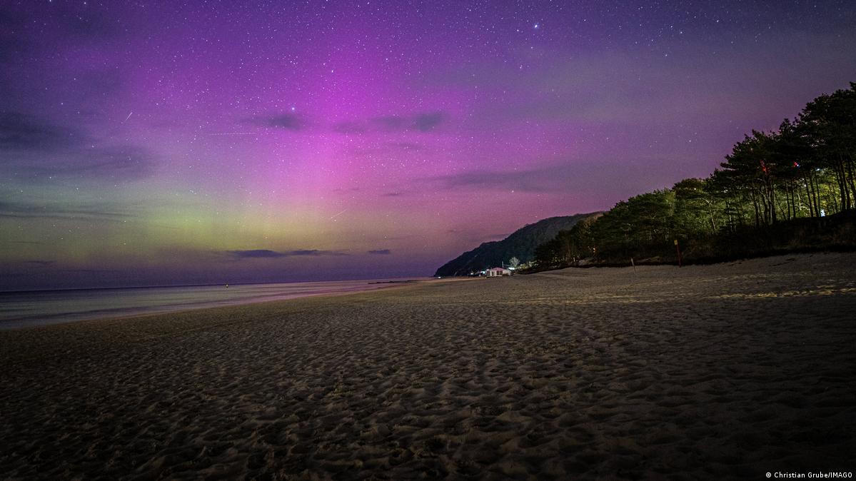 Bão Mặt Trời mạnh nhất 20 năm gây ra hiện tượng cực quang ngoạn mục 