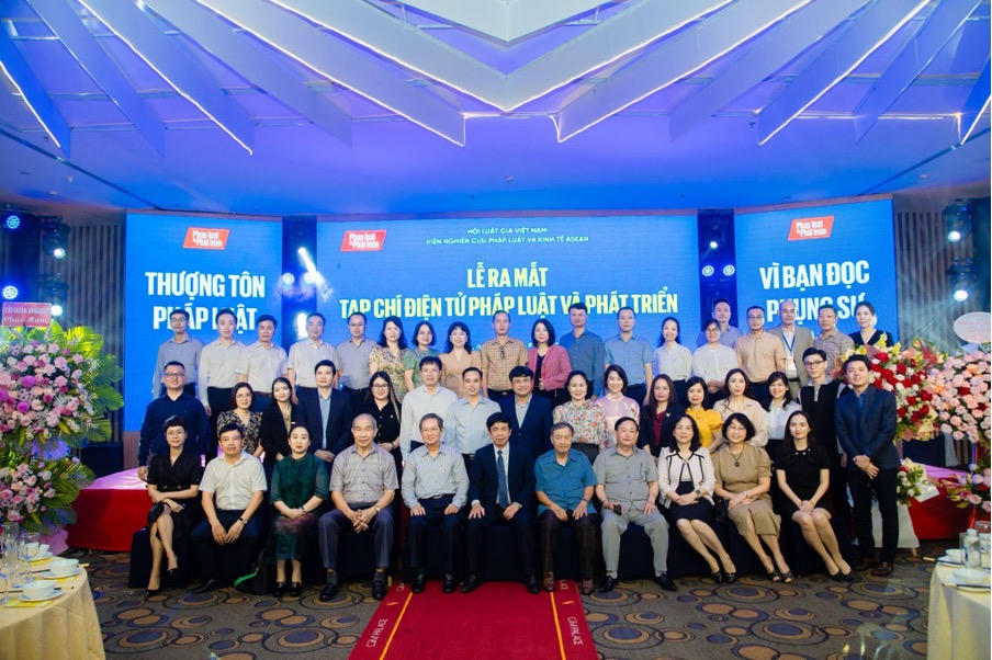 Ra mắt Tạp chí Pháp luật và Phát triển điện tử