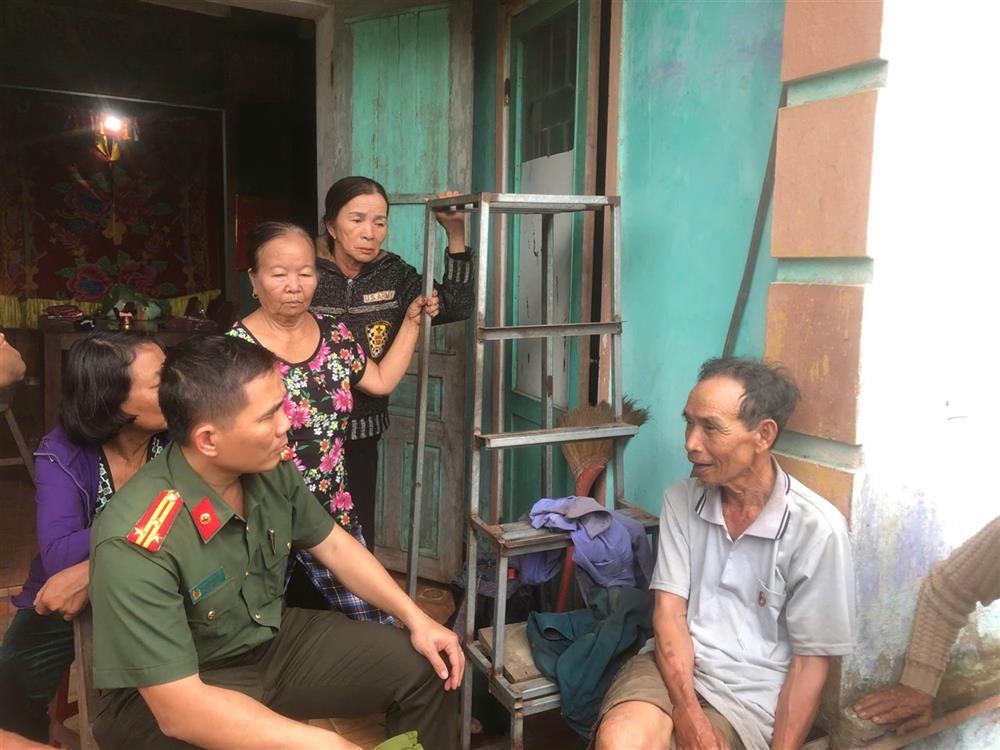 Tìm thấy cụ ông đi lạc trong rừng ở Quảng Nam