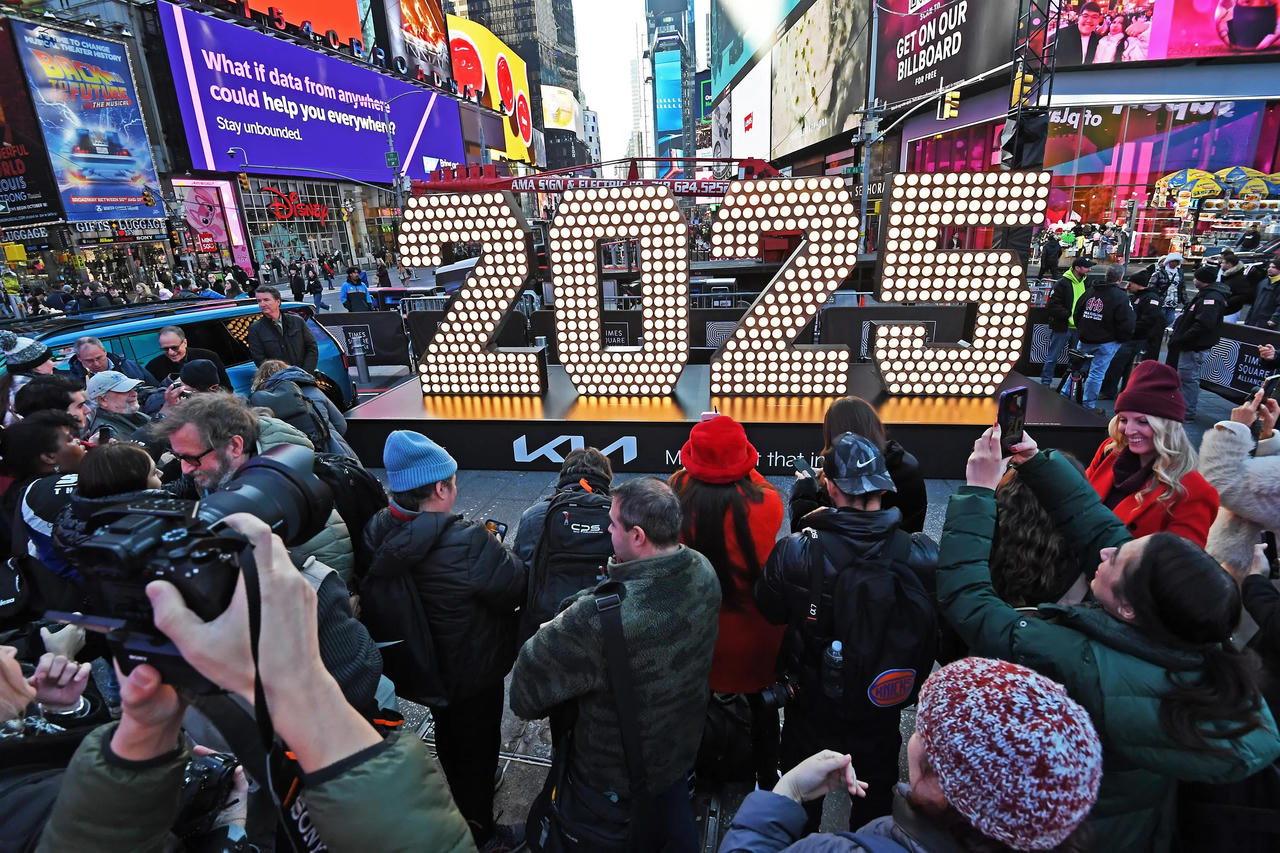 Thế giới đang trang hoàng đón năm mới như thế nào?