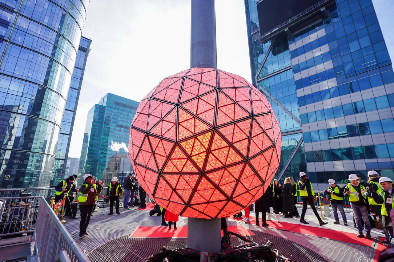 Thế giới đang trang hoàng đón năm mới như thế nào?