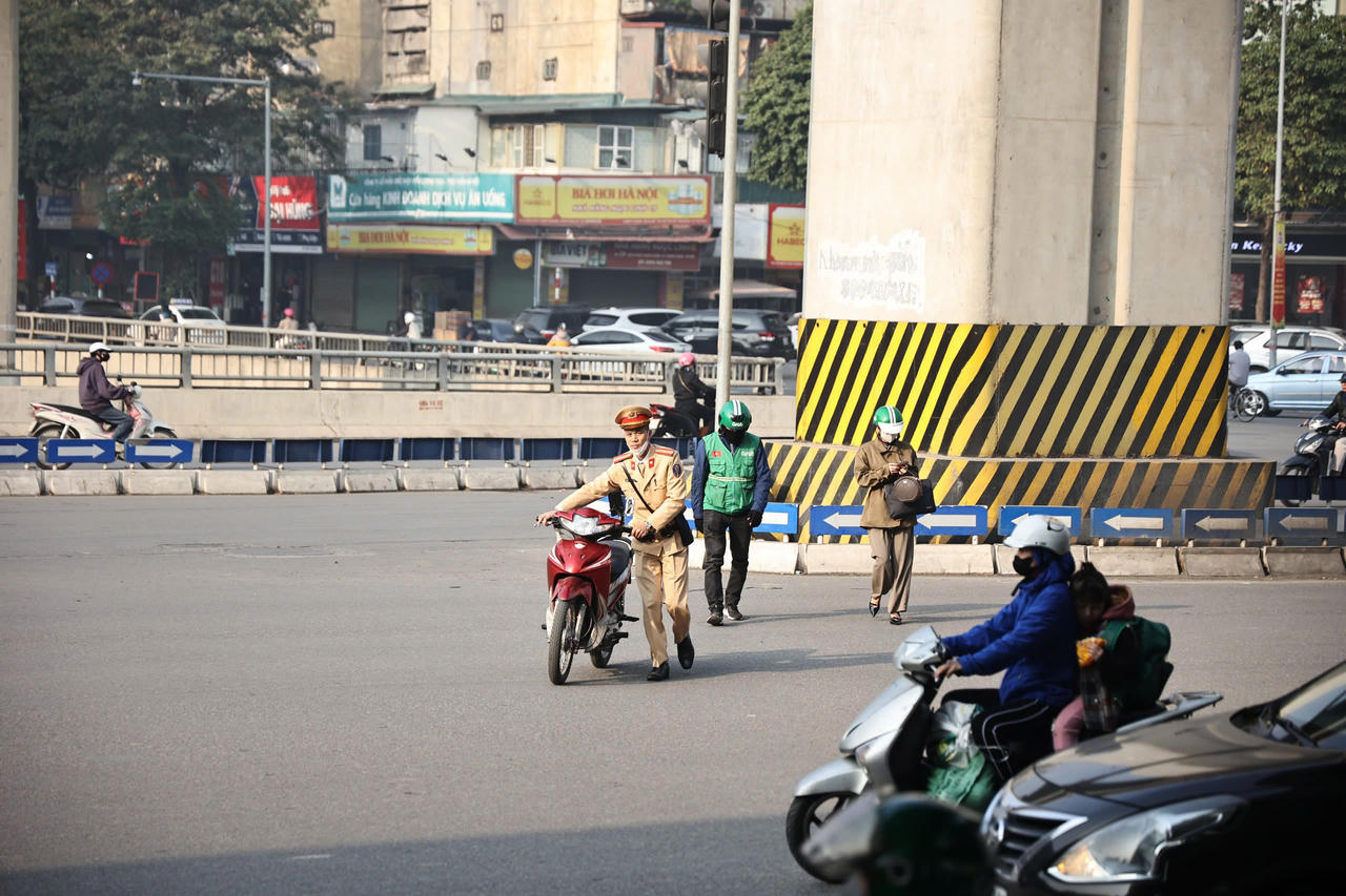 Công an Hà Nội xử phạt hơn 1,6 tỷ đồng trong 24 giờ triển khai xử phạt “tăng nặng” trong vi phạm luật giao thông