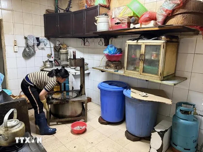 Phát hiện phân động vật, côn trùng tại khu sản xuất bánh cốm Nguyên Ninh