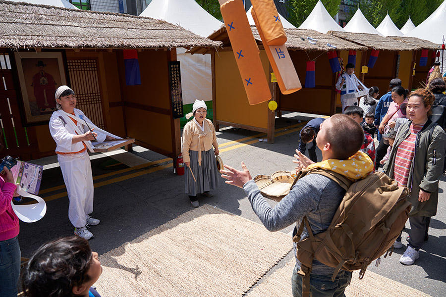 Trò chơi truyền thống dịp Tết của các quốc gia châu Á