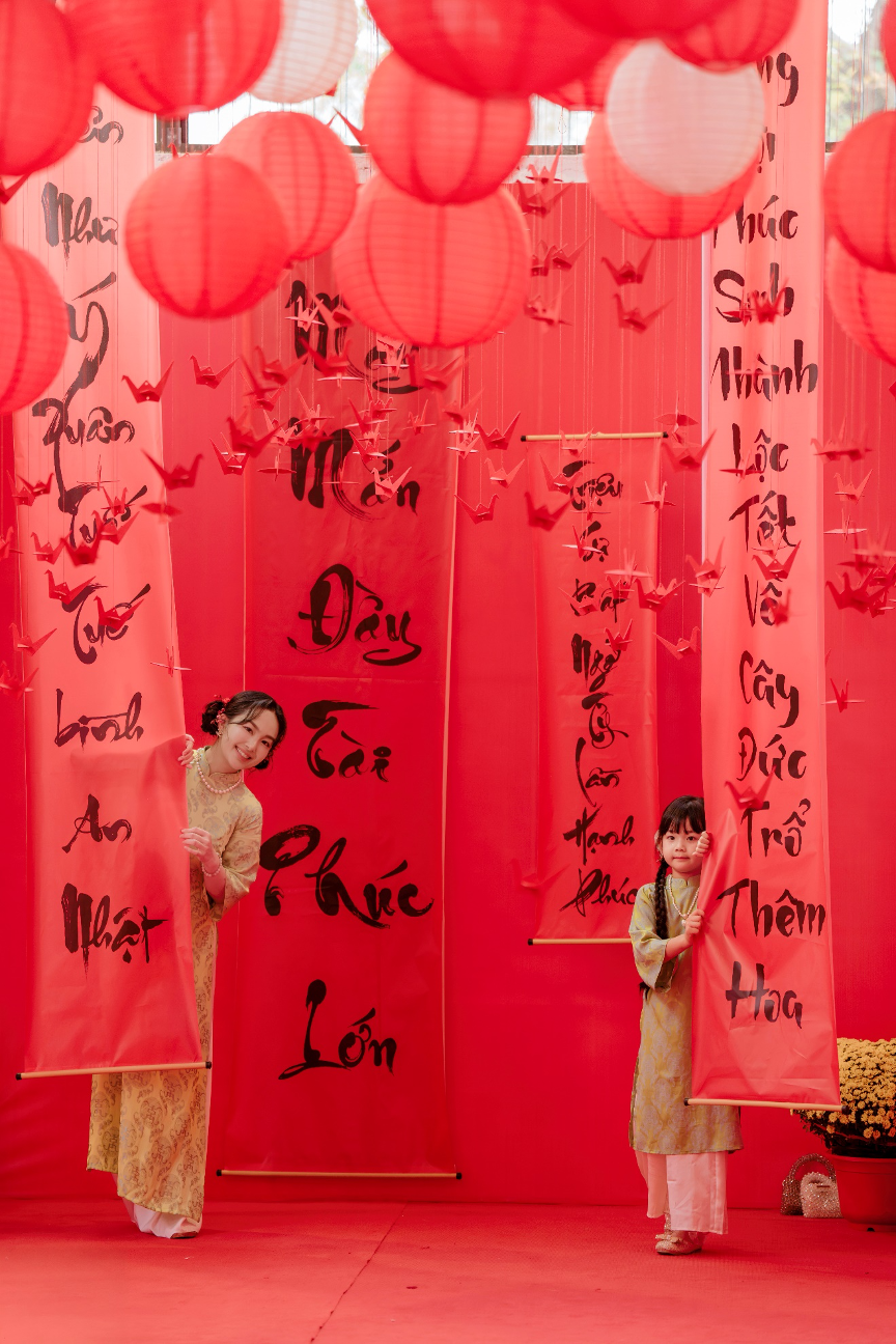 Bố con Duy Mạnh cùng Trọng Tấn, Đinh Thành Lê hát tại Eco Central Park tối mùng Ba Tết