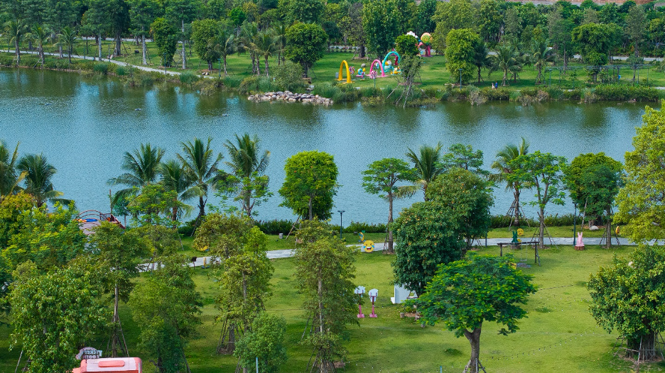 Bố con Duy Mạnh cùng Trọng Tấn, Đinh Thành Lê hát tại Eco Central Park tối mùng Ba Tết