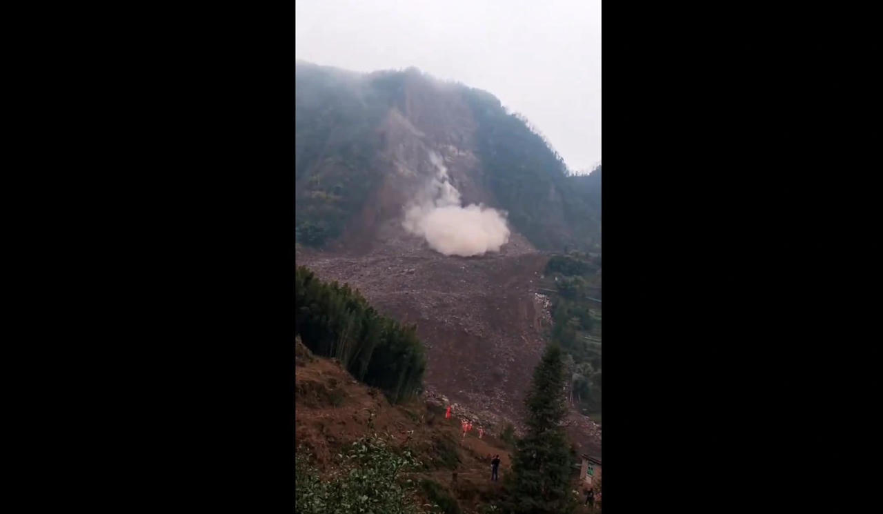 Hình ảnh lở đất tại Trung Quốc khiến ít nhất 29 người mất tích