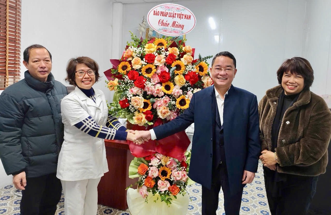 Tổng biên tập Báo Pháp luật Việt Nam chúc mừng các y, bác sĩ nhân kỷ niệm 70 năm Ngày Thầy thuốc Việt Nam