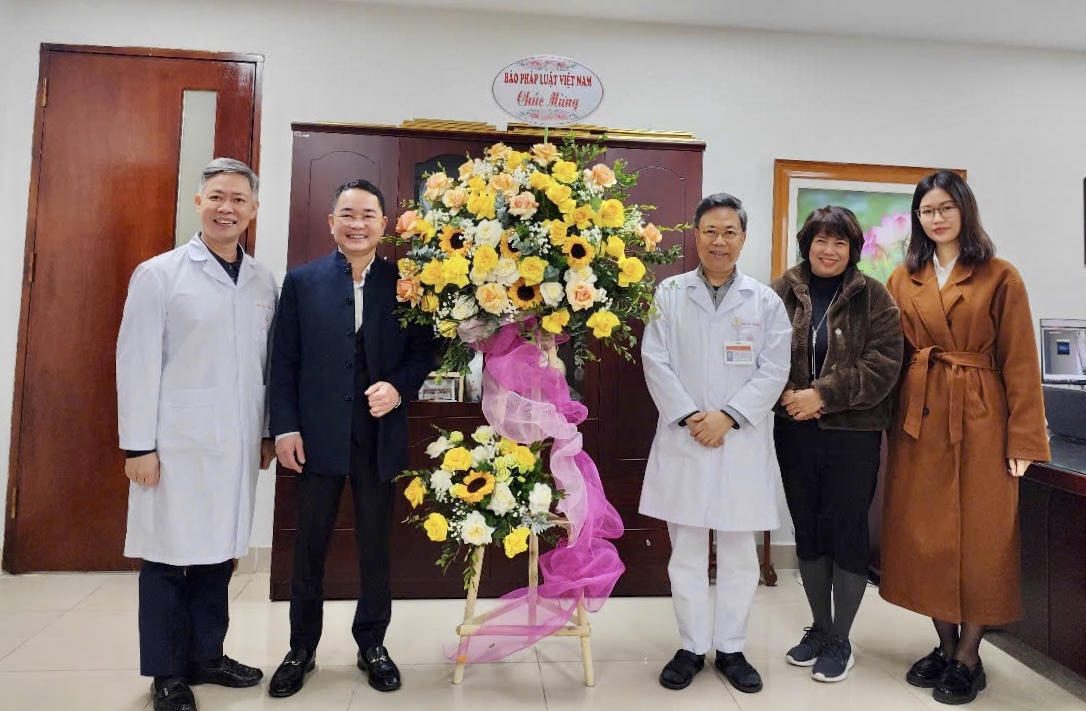 Tổng biên tập Báo Pháp luật Việt Nam chúc mừng các y, bác sĩ nhân kỷ niệm 70 năm Ngày Thầy thuốc Việt Nam