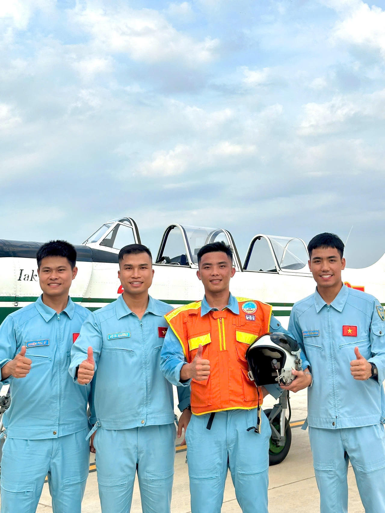 Trung đoàn 920, Trường Sĩ quan Không quân tổ chức thành công ban bay thả đơn học viên trên máy bay Yak-52